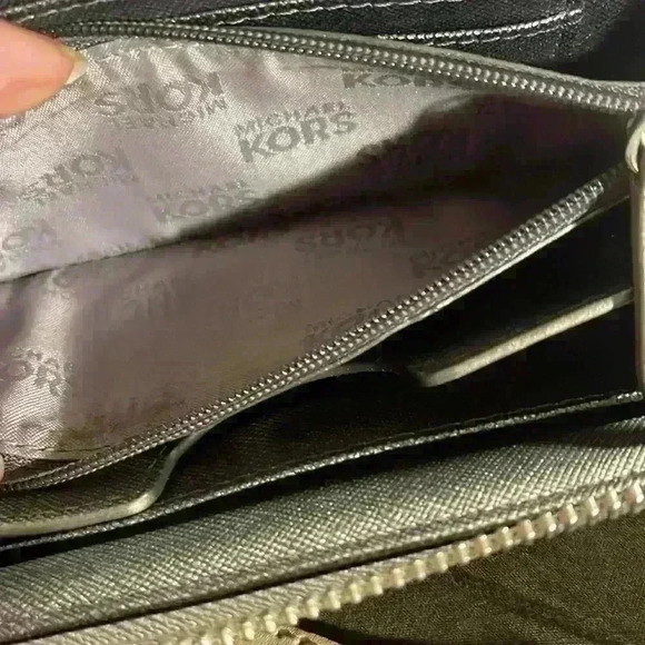 Michael Kors Wallet/Wristlet - Picture 6 of 9